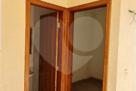 Sobrado a venda no Ipiranga de 220m² com 4 suítes e 2 vagas.Estuda permuta.
