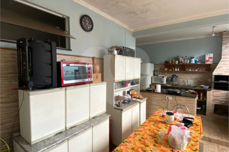 Casa Térrea com 2 dormitórios, sendo 1 suíte.