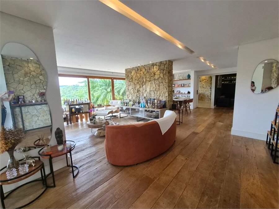Casa em Condomínio de Alto Padrão no Suíça da Cantareira.