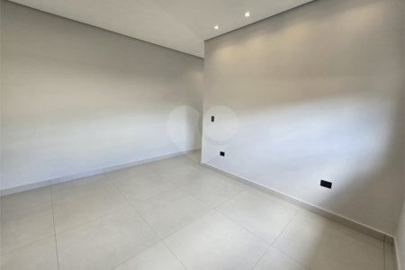 Maravilhosa Casa térrea em condomínio fechado no Portal Lamis, com 3 suítes, piscina privativa e persianas elétricas em excelente condomínio com salão de festas, piscina, quadras de tênis, beach tênis e campo de futebol. Vista cinematográfica da Pedra Grande.