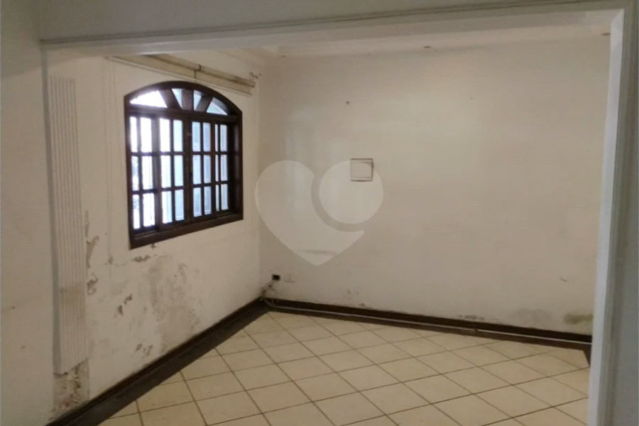 Vende-se sobrado de 3 andares na Vila Santa Catarina