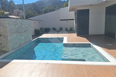 Casa a venda com 04 suítes área gourmet e 6 vagas para autos em condominio fechado Atibaia