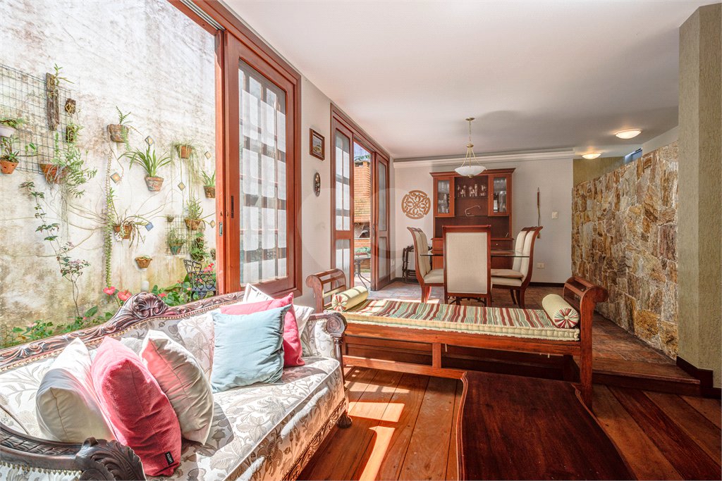 Casa à venda com 3 suítes no condomínio Canumá, São Paulo - SP