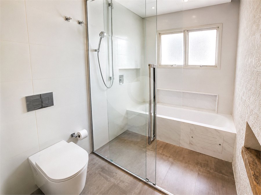Apartamento reformado com 186 m² em Santa Cecília