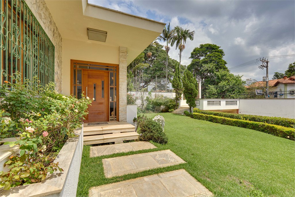 Casa Térrea à venda com 4 quartos, sendo 2 suítes, em Alto da Boa Vista, São Paulo, SP