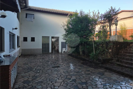 Casa à Venda com 5 quartos em Atibaia/SP