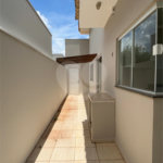 Vende-se casa no Village Damha II