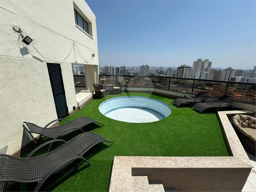 Cobertura duplex à venda na Mooca de 277m² com 3 dormitórios, 1 suíte e 3 vagas.