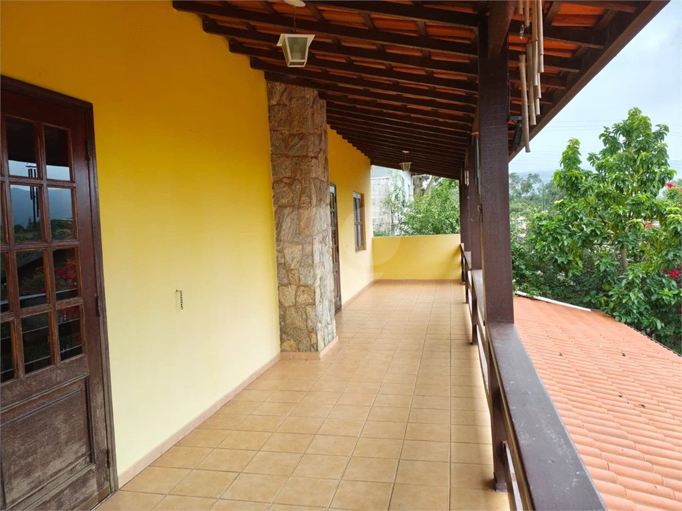 Casa à venda com 4 quartos, sendo 2 suítes,  em Country Residencial Felix, Bom Jesus dos Perdões, SP