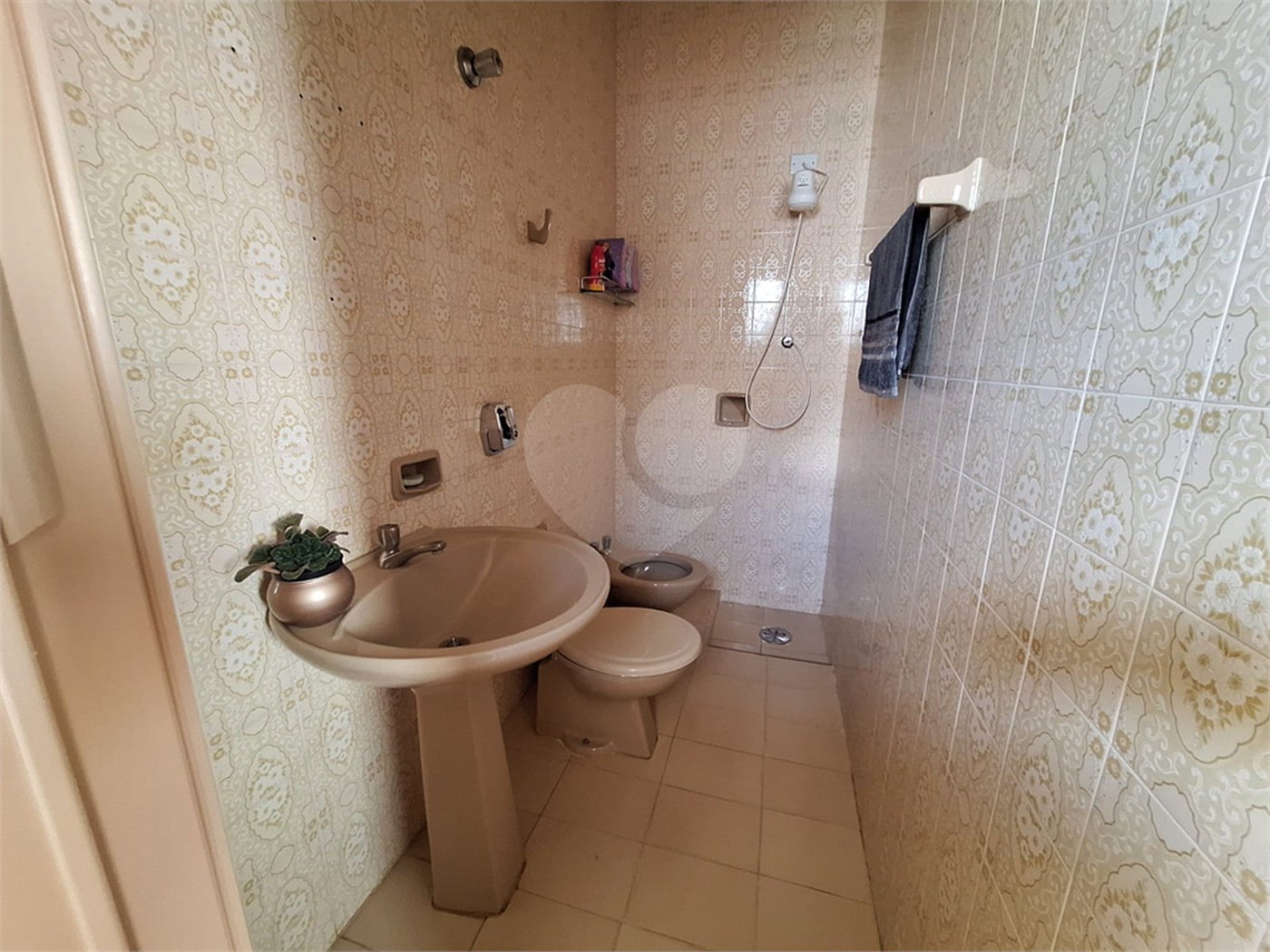 Casa à venda com 2 dormitórios á venda.