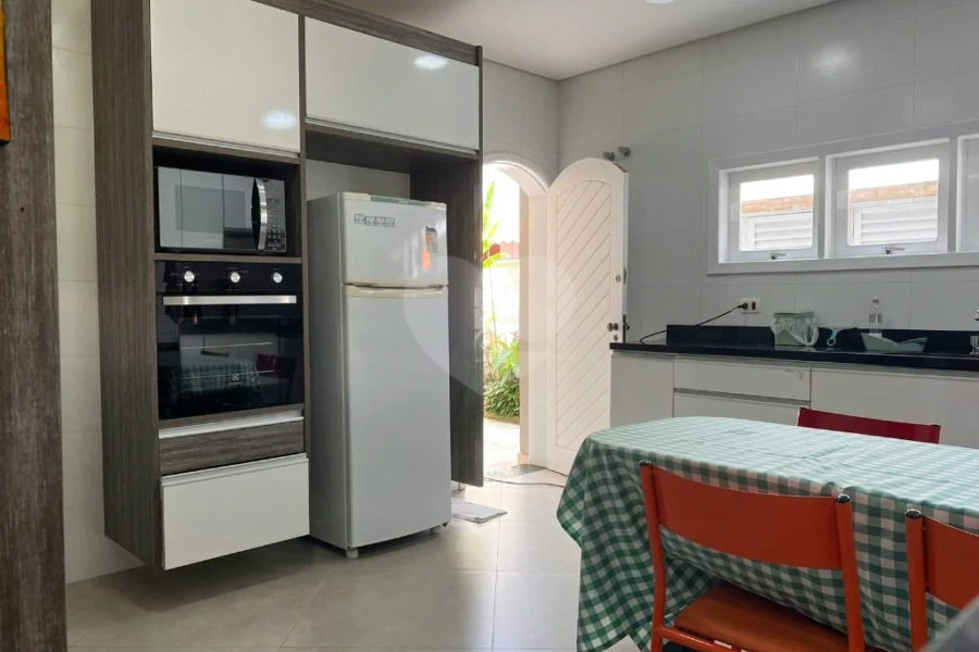 Casa à venda com 4 quartos, sendo 2 suítes,  em Riviera de São Lourenço, Bertioga, SP