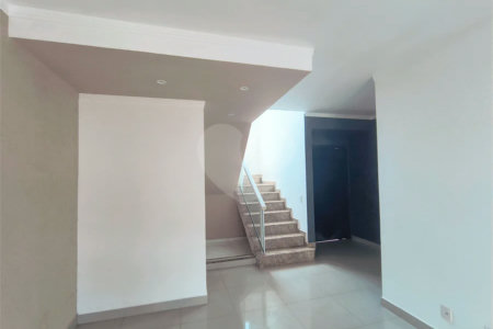 Casa com Suíte Master, Closet, Piscina e Espaço Gourmet Próxima ao Parque Ecológico- 03 quartos -com quintal