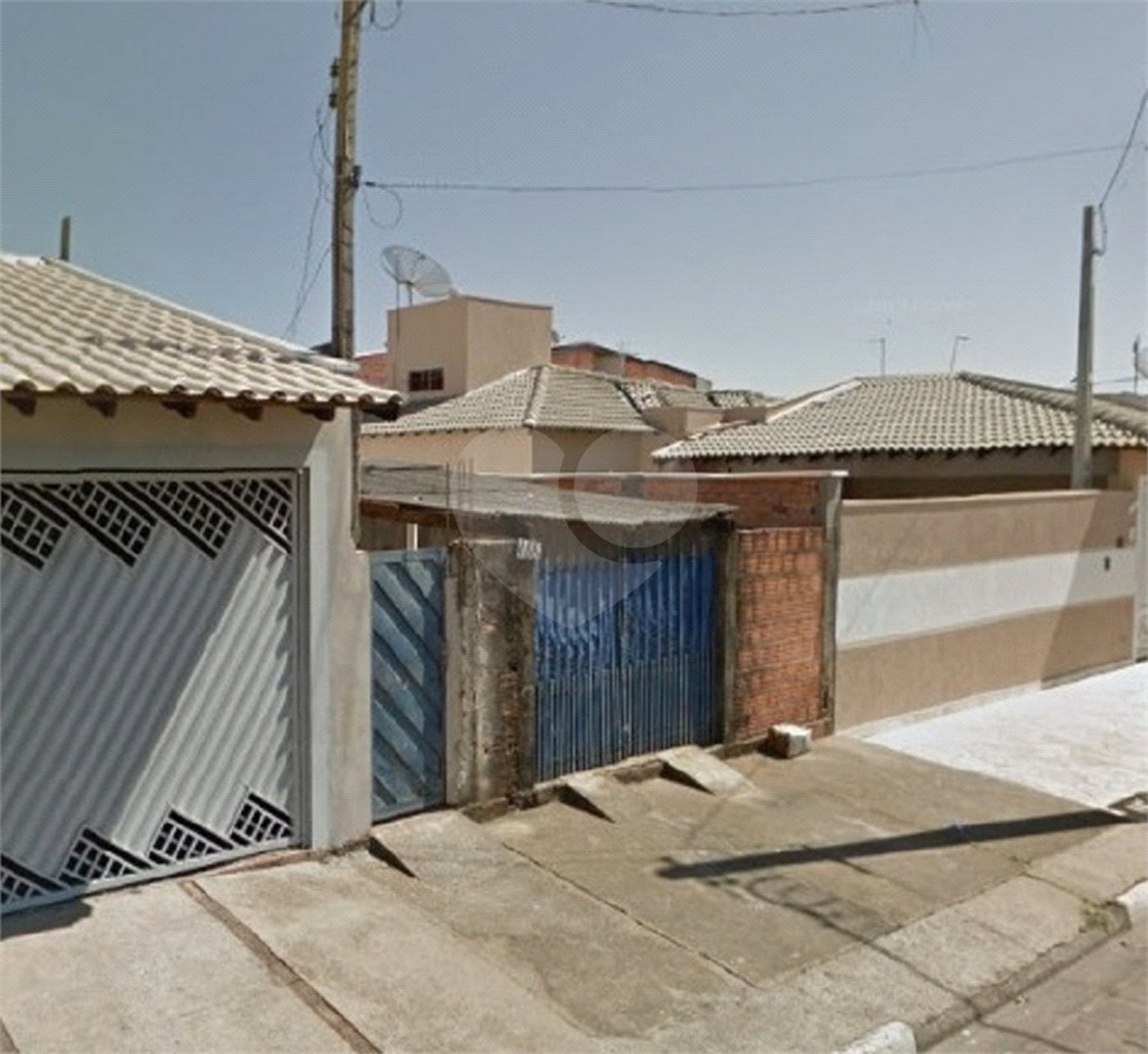 Casa térrea com 2 dormitórios.