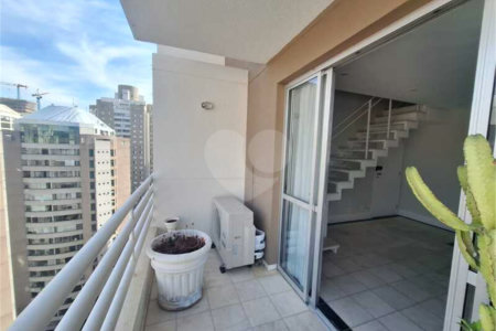 Apartamento para locação com 2 dormitórios, sendo 1 suíte com 02 vagas, totalmente climatizado nos 3 ambientes