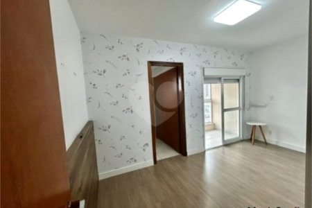 Apartamento com 138m², 3 dormitórios, sendo 3 suítes, 2 vagas de garagem, à venda na Vila Valparaiso em Santo André.