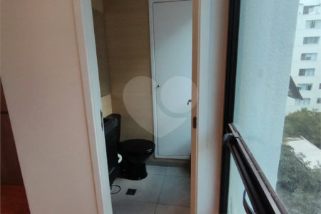 Sala comercial na Oscar Freire à venda Sala coml à venda na Oscar Freire OPORTUNIDADE Sala coml esquina. Rebouças