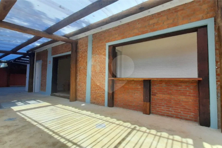 EXCELENTE CASA COMERCIAL EM ESQUINA, OPORTUNA E MAIS QUE ESPECIAL. Venha Conferir.