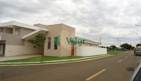 Casa à venda com 4 quartos, sendo 1 suíte,  no condomínio Quebec, São Carlos - SP