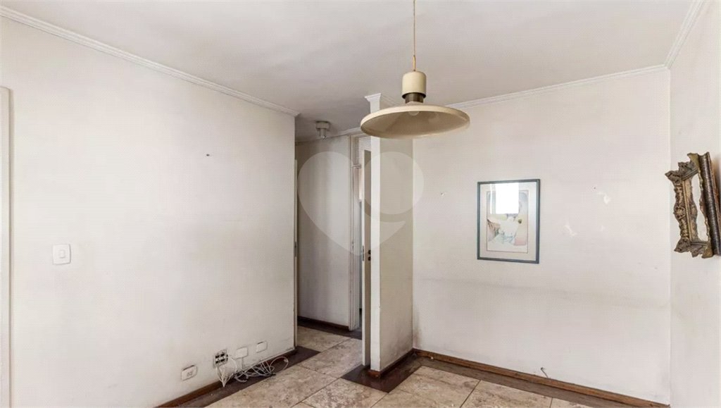 Este elegante apartamento em Higienópolis oferece 224m² de área muito bem distribuída, perfeito para quem valoriza conforto