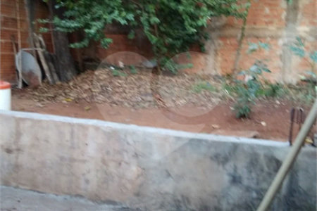 Casa Térrea com 3 dormitórios, sendo 1 suíte.
