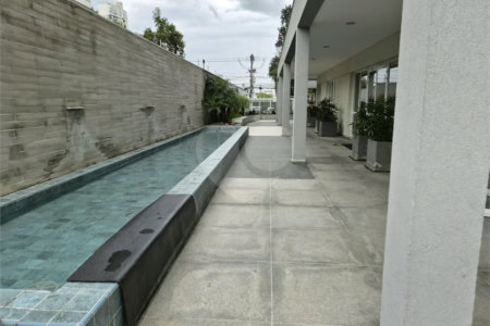 Oportunidade na Vila Leopoldina!! Apartamento com dois dormitórios, sendo uma suíte, dois banheiros, e com duas vagas.