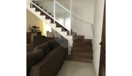 Sobrado à venda com 4 quartos, sendo 1 suíte,  em Bom Retiro, São Paulo, SP