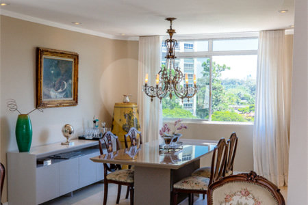 Apartamento para venda em Moema com 185m², 3 dormitórios sendo 1 suíte e 1 vaga