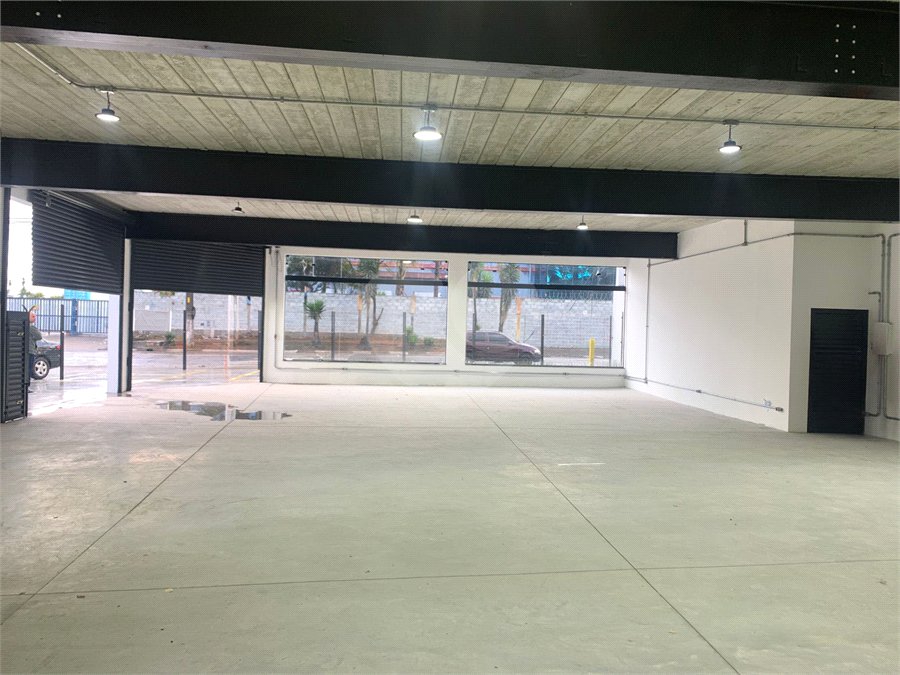 PRÉDIO / GALPÃO COMERCIAL À VENDA OU LOCAÇÃO Jardim Arapongas • Guarulhos/SP