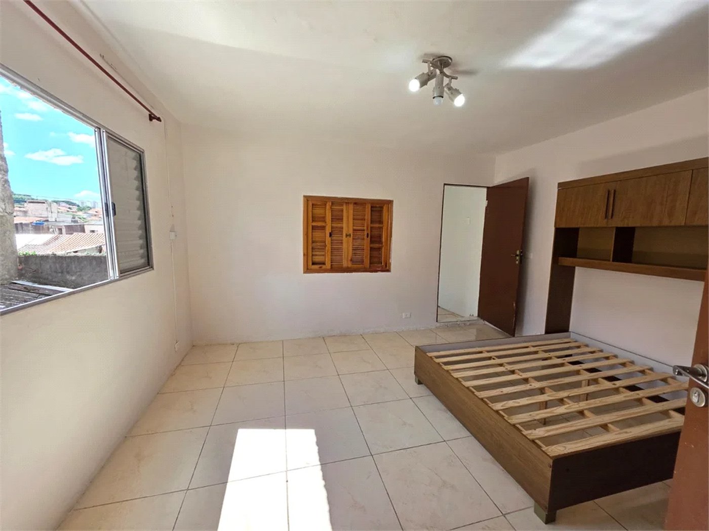 Sobrado à venda com 4 quartos, sendo 1 suíte, em Rio Pequeno, São Paulo, SP