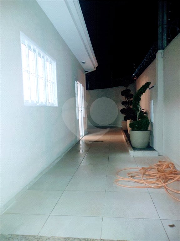 Casa térrea com 2 dormitórios.