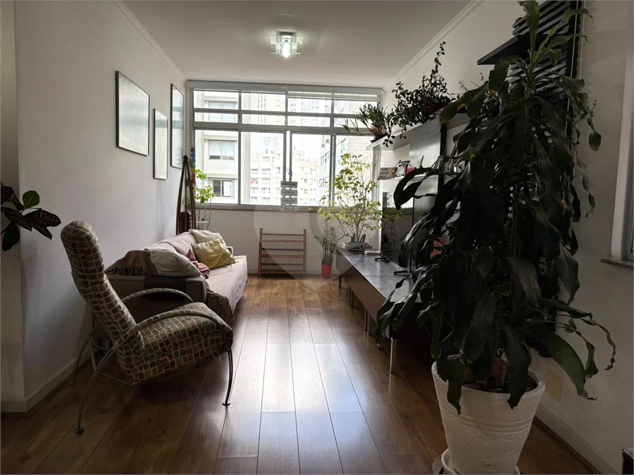 Apartamento Amplo e Mobiliado, 3 Dormitórios, 2 Vagas, Próximo à Paulista
