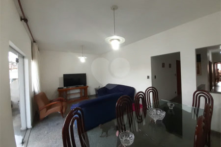 Vende-se: Sobrado no Cursino/Ipiranga, 2 Quartos, 2 Salas, 8 vagas de garagem!
