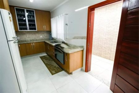 Sobrado à venda com 4 quartos, sendo 1 suíte, em Vila Sônia, São Paulo, SP
