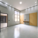 Indaiatuba - Jardim Bom sucesso - Área total: 150m² - Área construída: 115m² - 3 dormitórios sendo 1 suíte com armário planejado;Sala para dois ambientes; Banheiros com box gabinetes e espelhos; Área gourmet com churrasqueira a carvão e móveis planejados; Lavanderia coberta; Ar condicionado na sala
