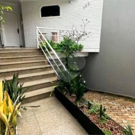 Casa com 400m², 4 dormitórios, sendo 3 suítes, 5 vagas de garagem, à venda na Vila Prudente.