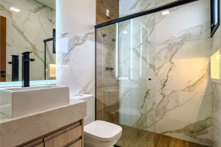 Indaiatuba - Condomínio Milano - Sobrado - 350 m² de terreno - 240 m² de área construída - 4 vagas de garagem, sendo 2 cobertas - Salas de estar e jantar integradas - 3 suítes com closet e varanda no pavimento superior - Escritório no térreo - Espaço gourmet com churrasqueira - Banheiro externo
