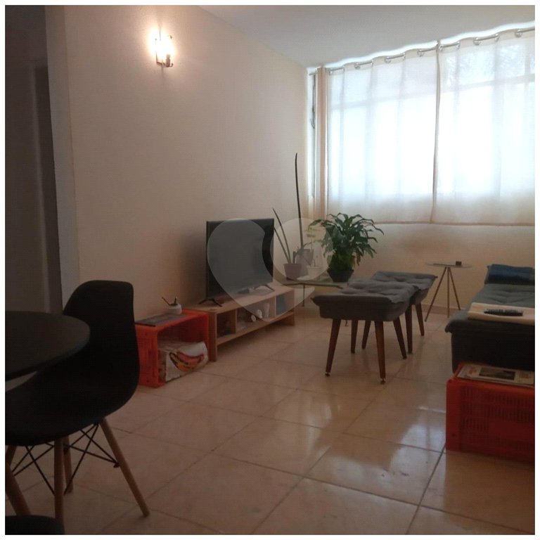 Apartamento mobiliado com 49 m² de área útil, 1 quarto, à venda na Bela Vista