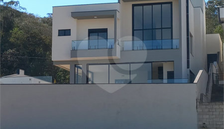 Casa à venda com 3 suítes no condomínio Santa Isabel I, Louveira - SP