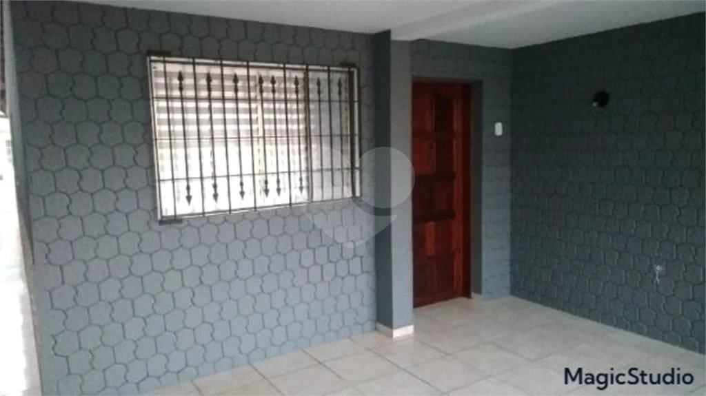 4 casas independentes em terreno de 245m² , à venda no Jardim Soares em Guainazes.