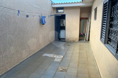 Vende-se excelente casa térrea próximo ao Estadio do Zuzão