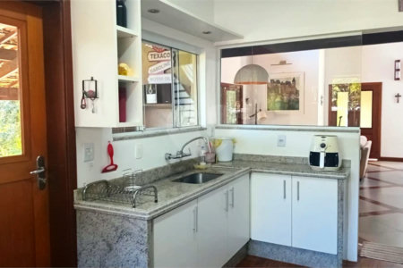 Casa à venda com 3 suítes no condomínio Vale da Santa Fé, Vinhedo - SP