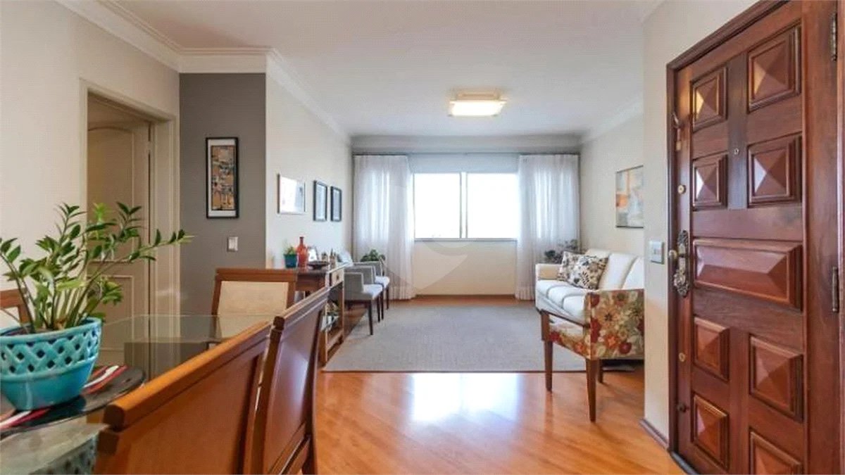 Apartamento à venda com 3 quartos, sendo 1 suíte, em Campo Belo, São Paulo, SP