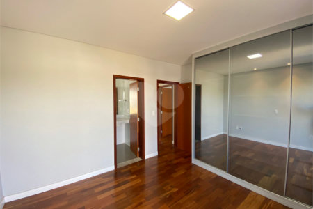 Casa com alto padrão de acabamento para venda no Condomínio Montreal.