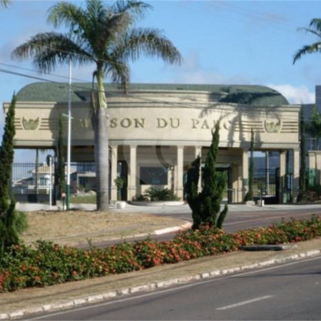 Maison Du parc- condominio de altissimo padrão - lote plano com 495,00 ms- R$ 1.920.000,00 - condominio - R$ 1.100,00 - iptu - R$ 800,00 - Área de lazer: Quadra de Tênis - Quadra Poliesportiva - campo de Futebol - Quadra de Squash - Academia - Playground - Sistema de Segurança 24hs com cerca elétri