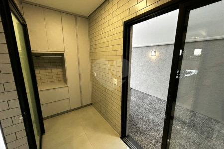 Casa para venda no condomínio de alto padrão Damha III,
