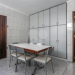 Sobrado no Jabaquara com 280m², 3 dormitórios, quintal amplo, varanda e 3 vagas de garagem.