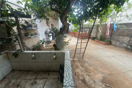 Sobrado para venda.