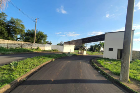Terreno com 1.000,00 m² de área.