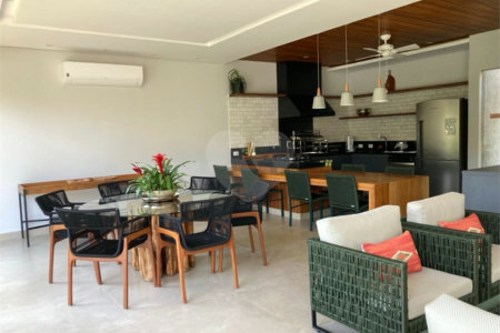 Chácara no Condomínio Vale das Laranjeiras em Indaiatuba SP - Venda - R$ 3,600.000,00 - Locaçao - R$ 30.000,00 mais encargos - Linda, espaçosa, aconchegante, acabamento de alto padrão em rua tranquila e arborizada, em um dos Condomínios mais valorizados de Indaiatuba. Com fácil acesso as principa