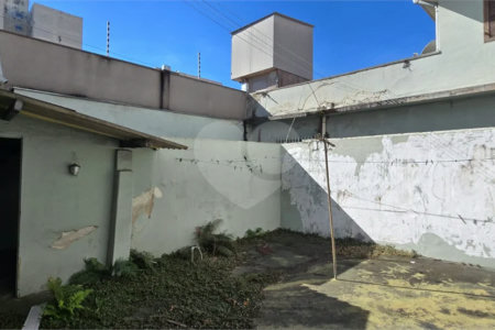 Casa antiga a venda